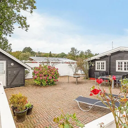 Feriehus Stunning In W/ Wifi And 3 Bedrooms Sjolund